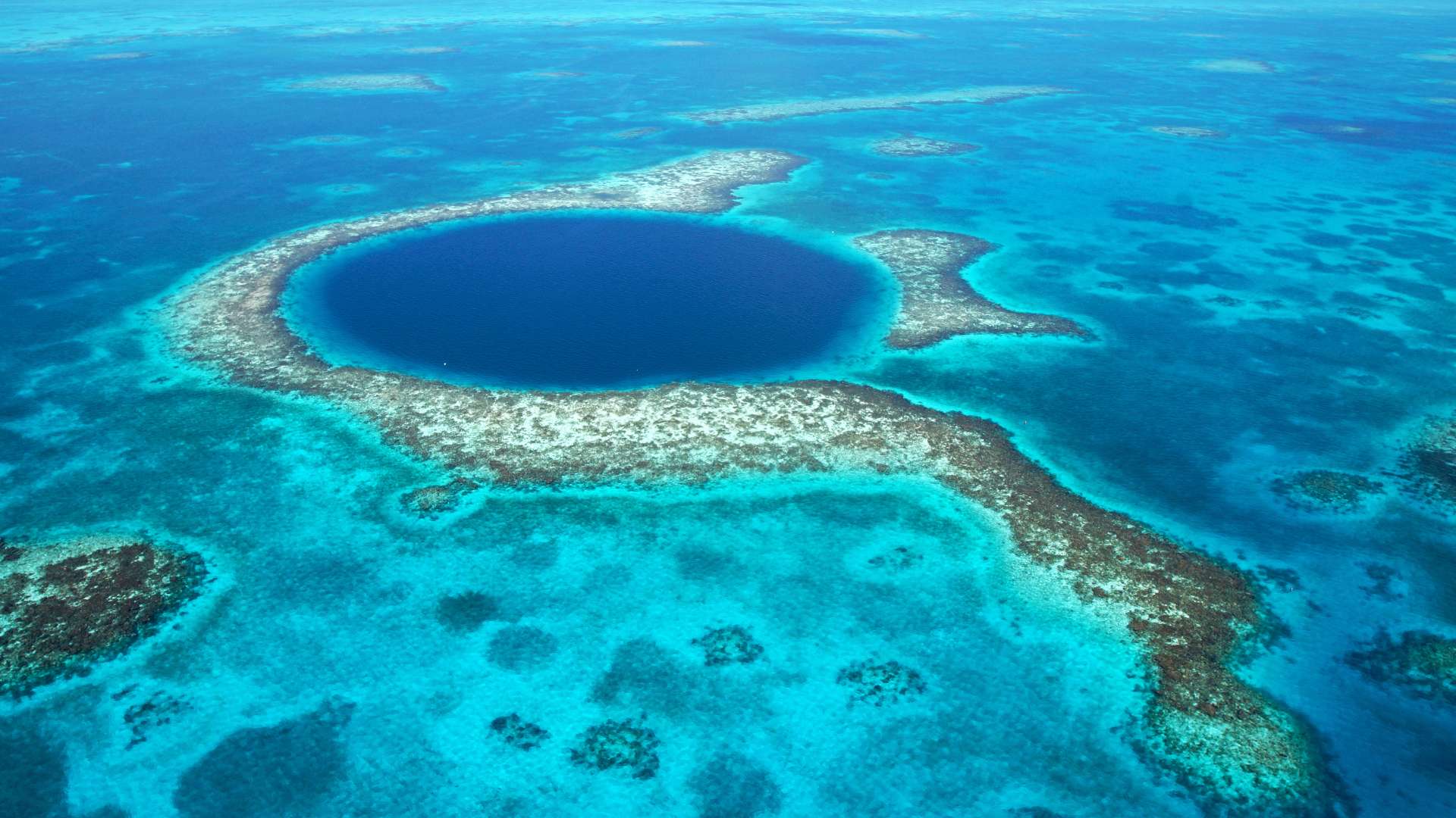 O Enigmático Buraco Azul de Belize: Beleza e Mistério Submersos